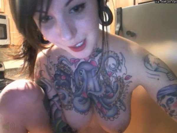 Hot Whipped Cream Show with Tattoo Babe Harliequinnx