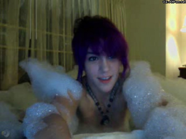 Live Bubble Bath Cam with Sexy Kiyoko