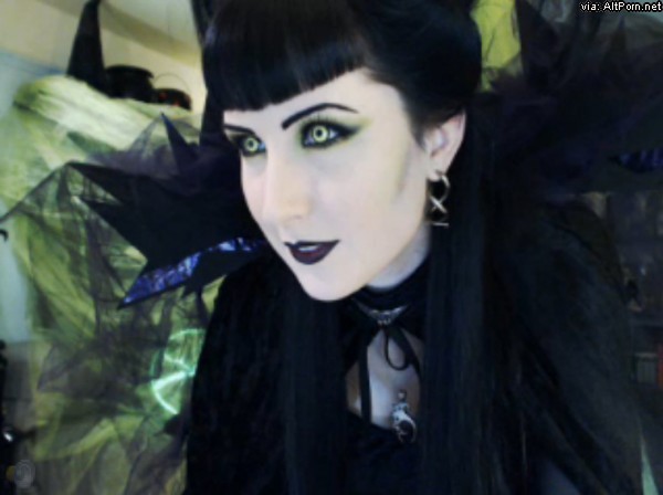 Gothic Witch Queen Vampette for Halloween