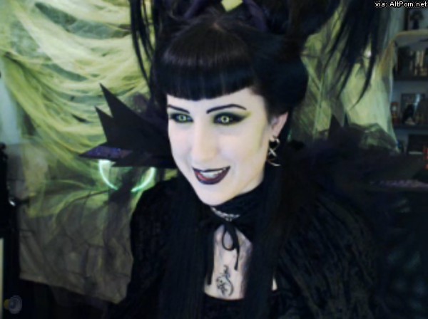 Gothic Witch Queen Vampette for Halloween