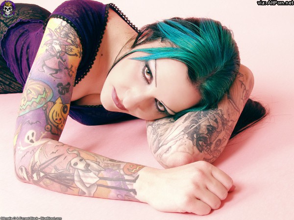 GothicSluts: Tattooed Goth Babe Jen Vixen