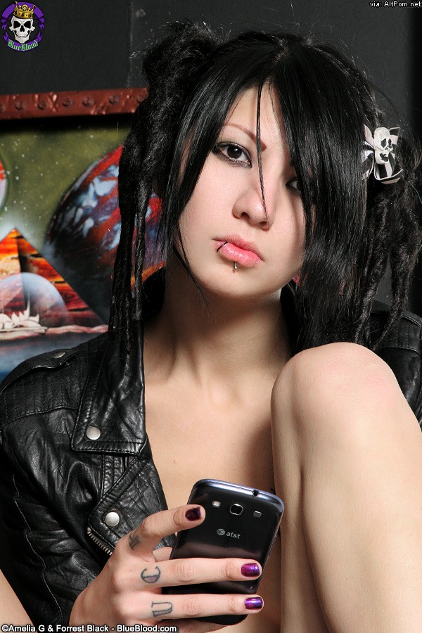 GothicSluts: Cool Goth Rocker Babe Melissa Seamonster
