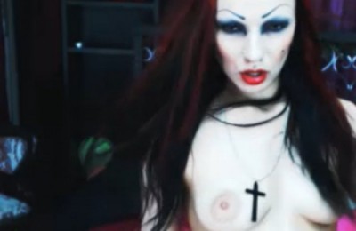 Hot Time In Bes With Sexy Goth Babe AlessaCrow