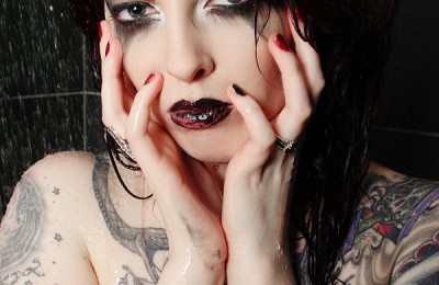 GothicSluts: Penny Poison Wet Shower