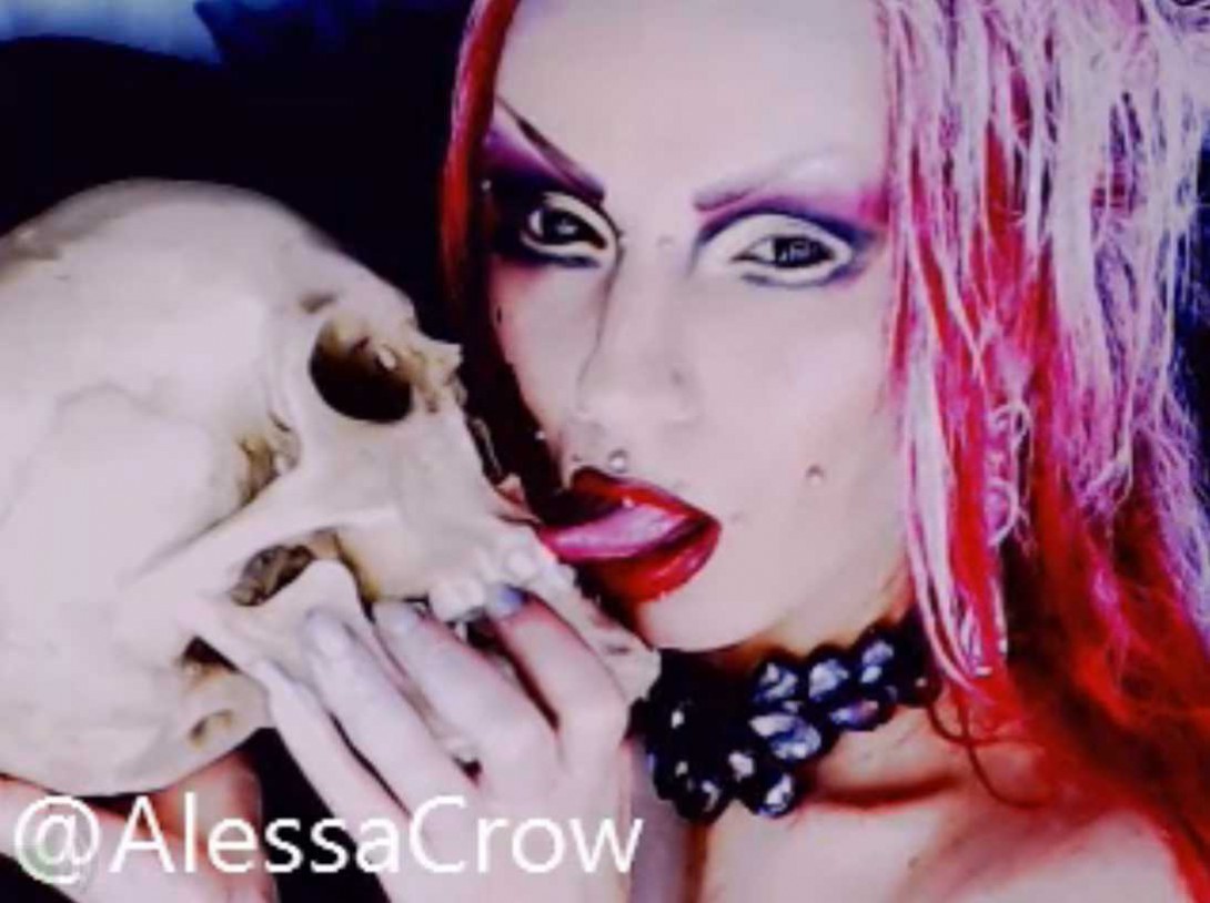 Skull Kissing Alessa Crow