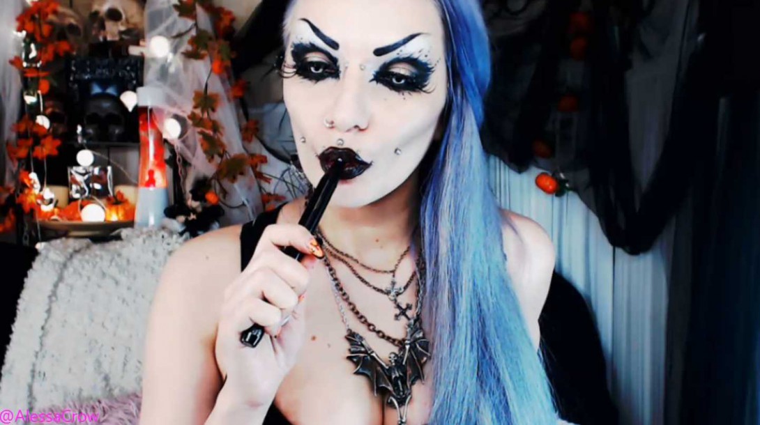 Gothic Smoker Alessa Crow