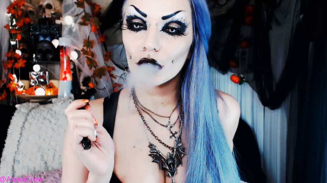 Gothic Smoker Alessa Crow