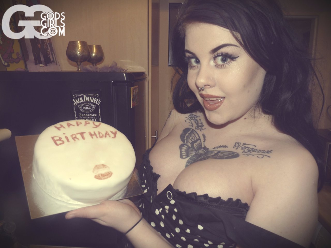 GodsGirls: Lea-Cheyenne Celebrates An Erotic Anniversary