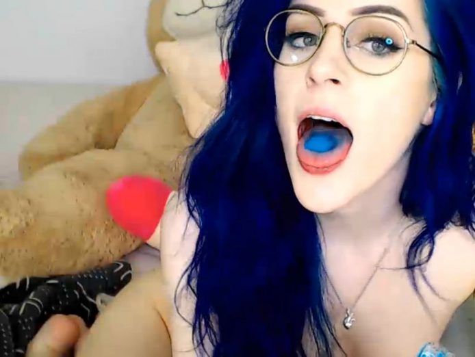 Kati3Kat Is Eating Popsicles In The Nude