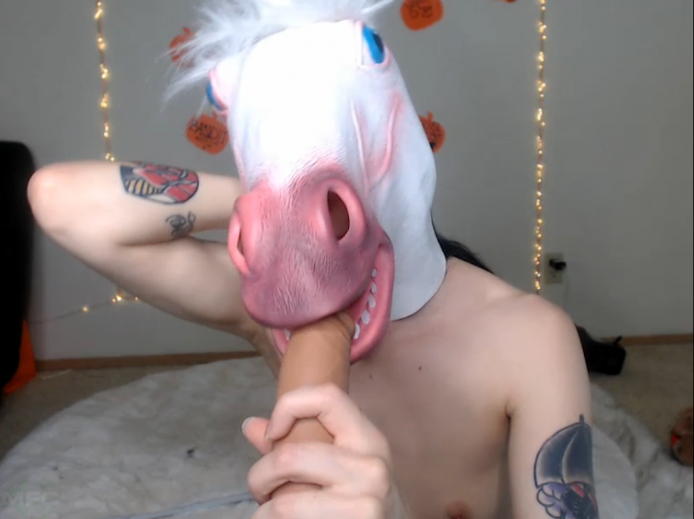 Unicorn Blowjobs And Sexy Sit-Ups With HARLOWEEN