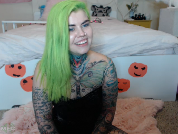 Syren_Cove Is A Beautiful Green Haired Kitten Queen!