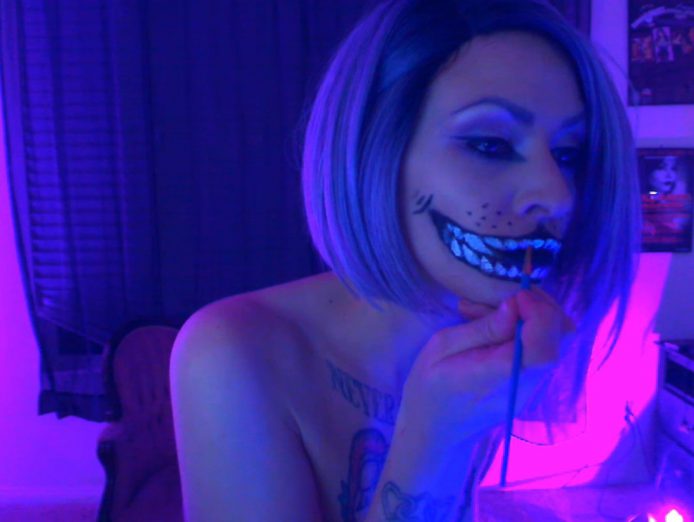 Doll_Parts Gives Us A Glowing Cheshire Grin