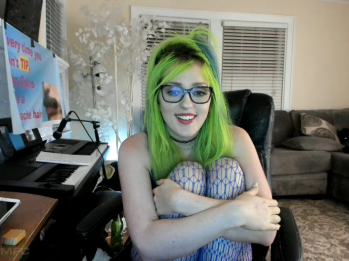 KweenFlaxi Is A Sexy Green-Haired Vixen