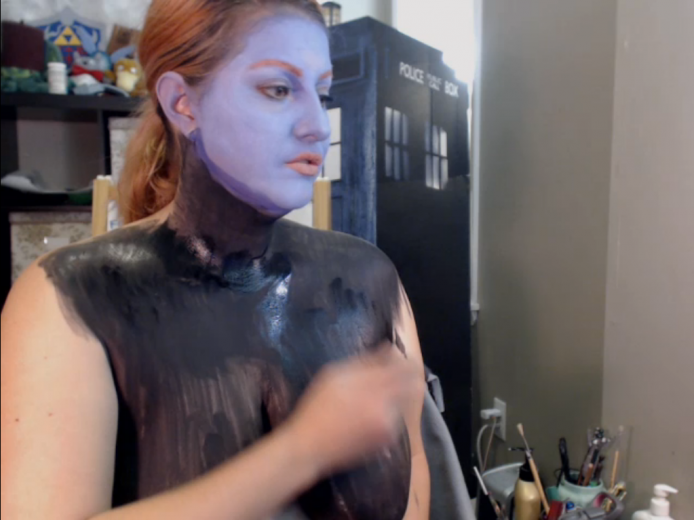 KayleePond Paints All Over Her Body