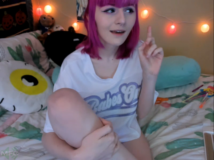 Tweetneyy Is A Pink-Haired Anal Cutie Tonight