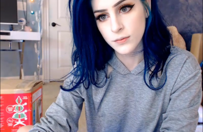 Kati3kat Tempts And Entrances With A Smile