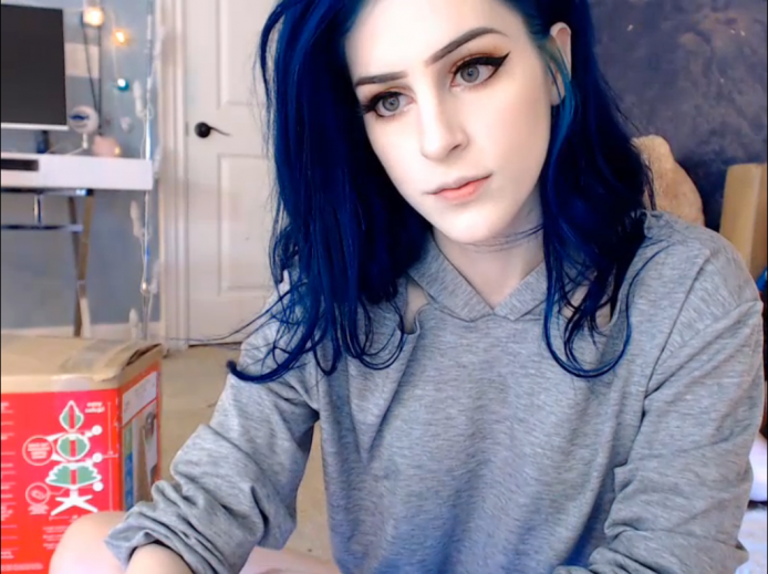Kati3kat Tempts And Entrances With A Smile