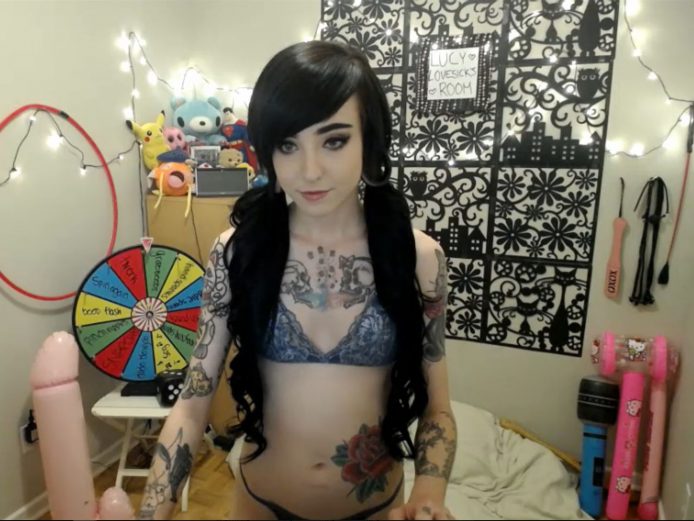 LucyLovesick Shows Off Some New Ink