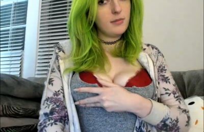 Green Haired Domina KweenFlaxi Allures You With Her Boobs