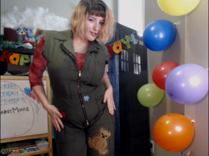 KayleePond Presents: Sexy Time With Balloons!