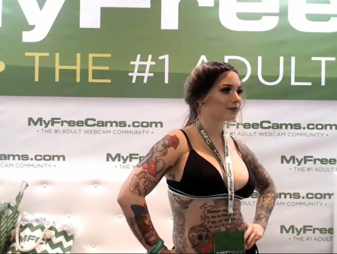 JayLynnxo Is Live From AVN Looking Amazing