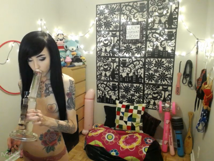 Adorable LucyLovesick Excels At Twerking