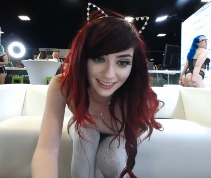 BabeAriel Enjoys Her First Convention At The Exxxotica Expo
