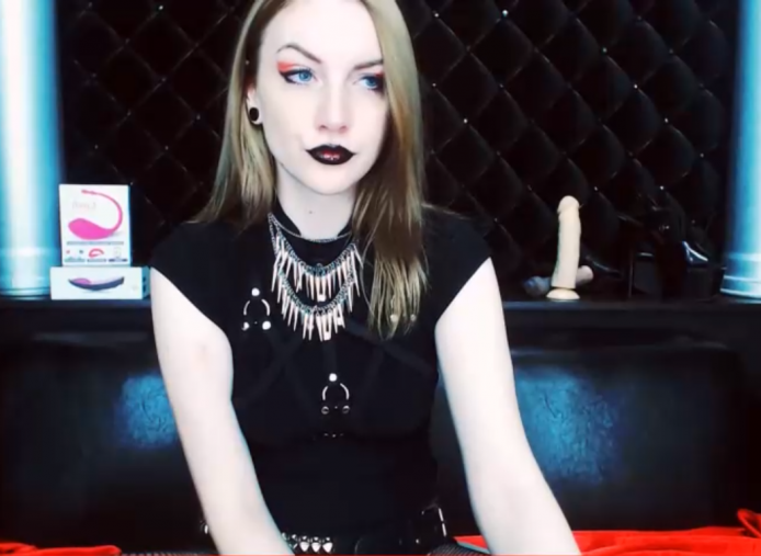Tastysandy Captivates With Her Sexy Goth Look