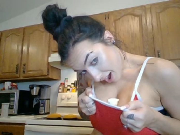 Cubbixoxo Really Heats Things Up In The Kitchen