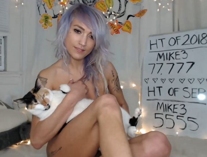 Lana_Del_Bae Pets Her Pussy