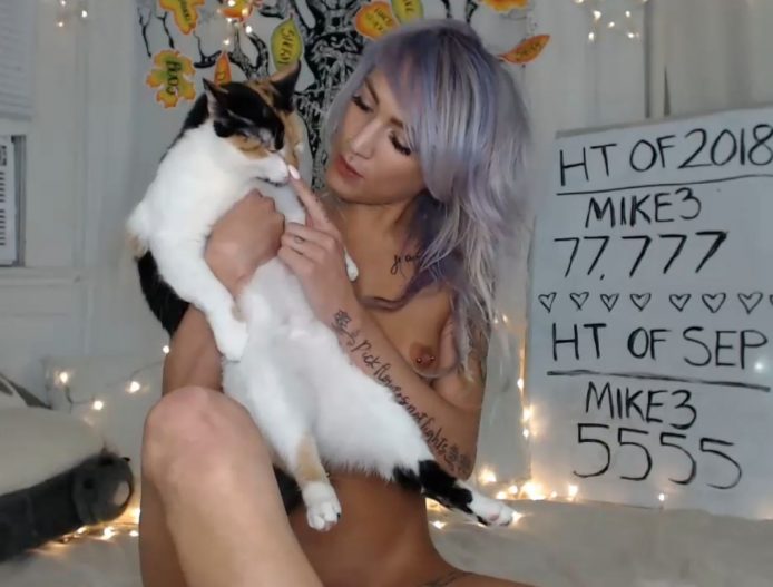 Lana_Del_Bae Pets Her Pussy