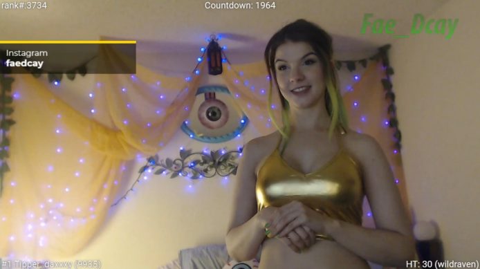 Fae_Dcay Is A Golden Goddess