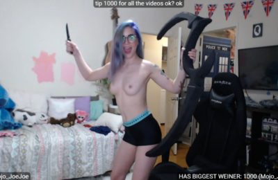 LoVanGogh A.K.A HackerGirl Looks Sexy While Making Some Cosplay