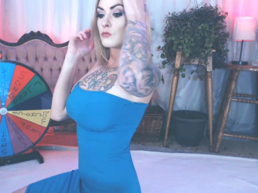 Doll_Parts Looks Stunning In Blue