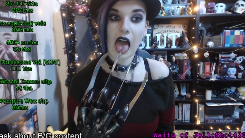 SlutPuppy6x Starts Her Cammiversary With Freddy Krueger And Some Tits