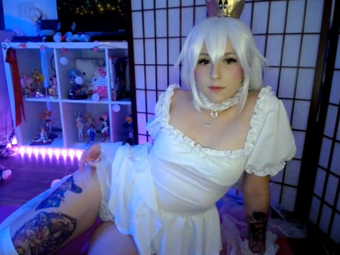 EllieMarie Is A Very Sexy Boosette