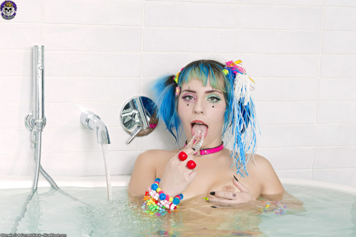 BarelyEvil: Splish Splash in The Bath With Lum