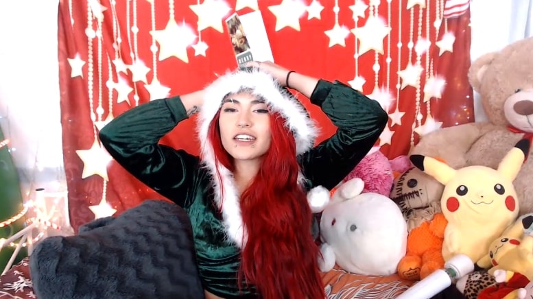 LilRavenFoxx Gets Ready For The Naughty List