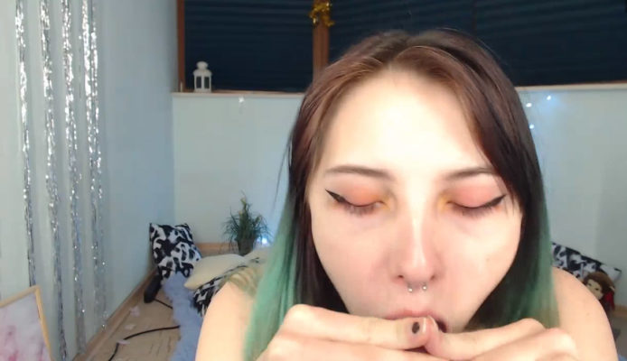 SophieMeow Does A Bit Of Magic With A Dildo