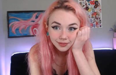Sarah_Pink Melts You With Her Adorableness