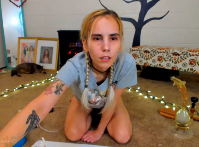 AutumnKayy Paints Away The Afternoon While Looking Adorable