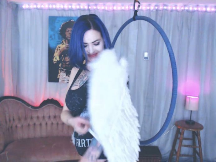 Witness The Aerial Queen That Is Doll_Parts