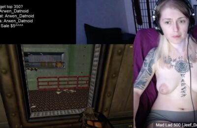 Arwen_Datnoid Shoots Monsters In Half Life And Looks Stunning At It