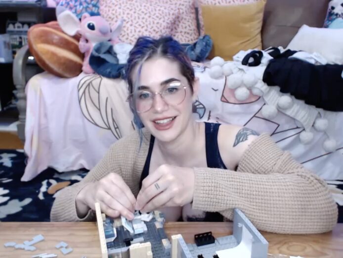 HackerGirl Looks Hot While Creating Assembly Square
