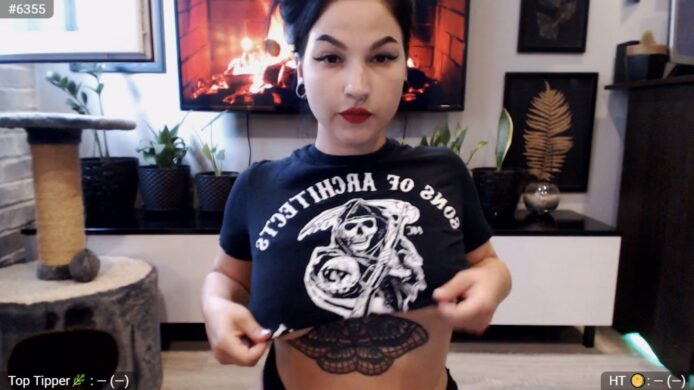 LeviTheWinter Shows Off Her Curves