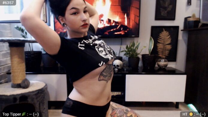 LeviTheWinter Shows Off Her Curves
