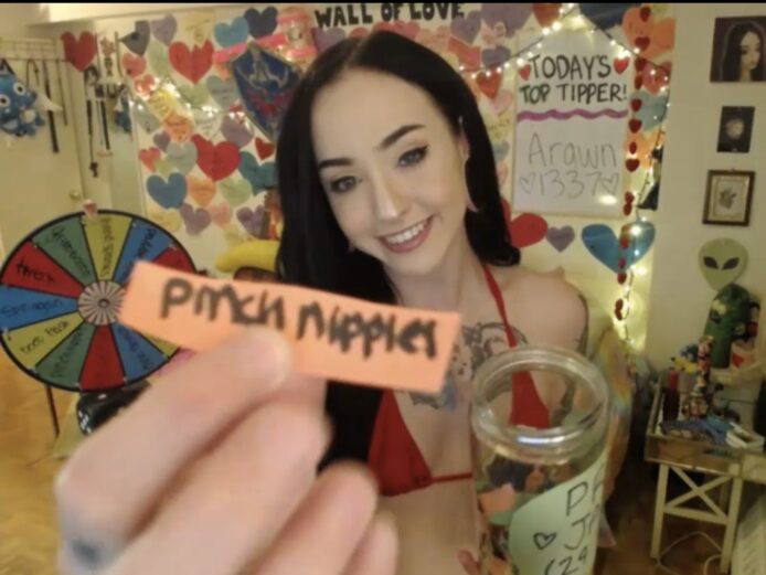LucyLovesick Plays The Prize Jar Game