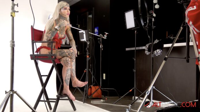 AltErotic: Amber Luke Gets Her Face Tattooed While Talking Ink