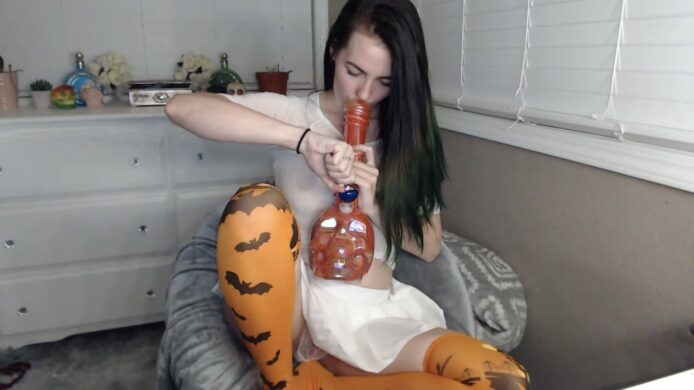 LilyKush Gets The Spooky Tease Going