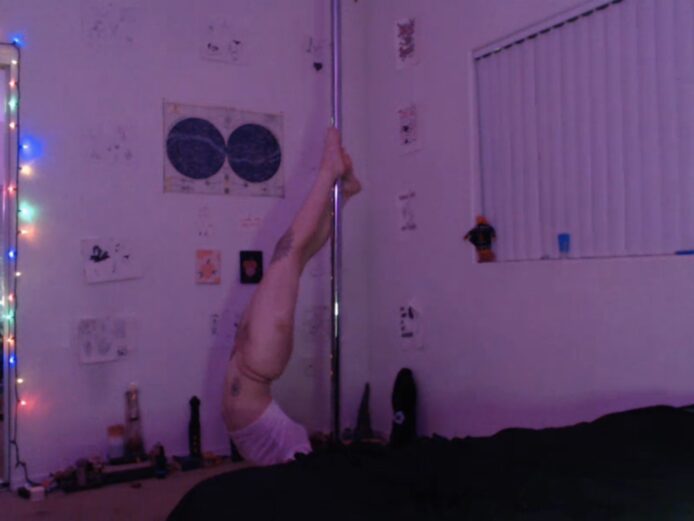 LilyXOXOO Shows Off Her Sexy Pole Dancing Moves
